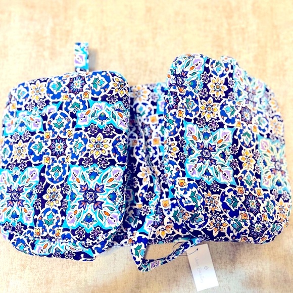 Vera Bradley Large Traveler Duffel. New With Tags - Picture 6 of 6